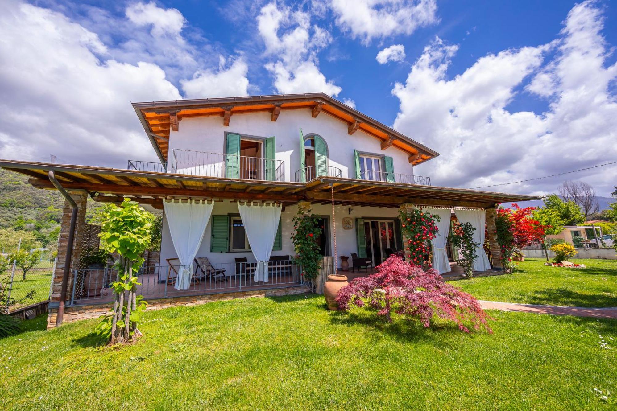 Villa Clara Few Km From The Sea - Happy Rentals ปิเอตราซานตา ภายนอก รูปภาพ