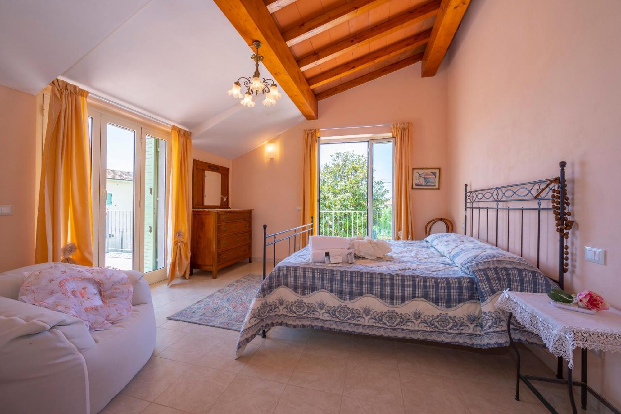 Villa Clara Few Km From The Sea - Happy Rentals ปิเอตราซานตา ภายนอก รูปภาพ