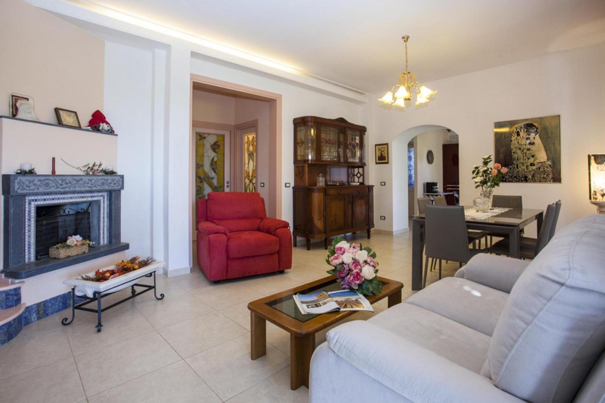 Villa Clara Few Km From The Sea - Happy Rentals ปิเอตราซานตา ภายนอก รูปภาพ