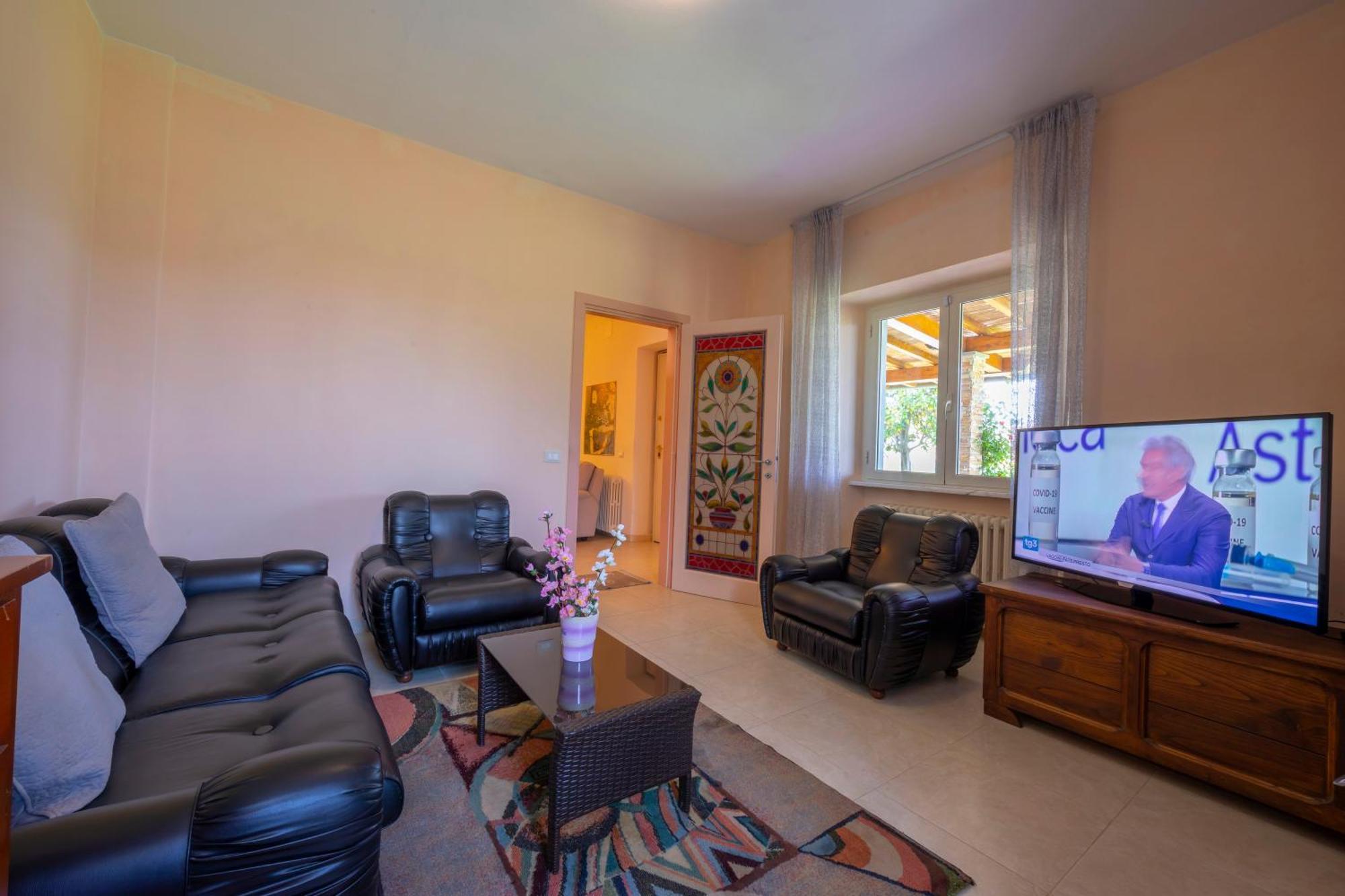 Villa Clara Few Km From The Sea - Happy Rentals ปิเอตราซานตา ภายนอก รูปภาพ