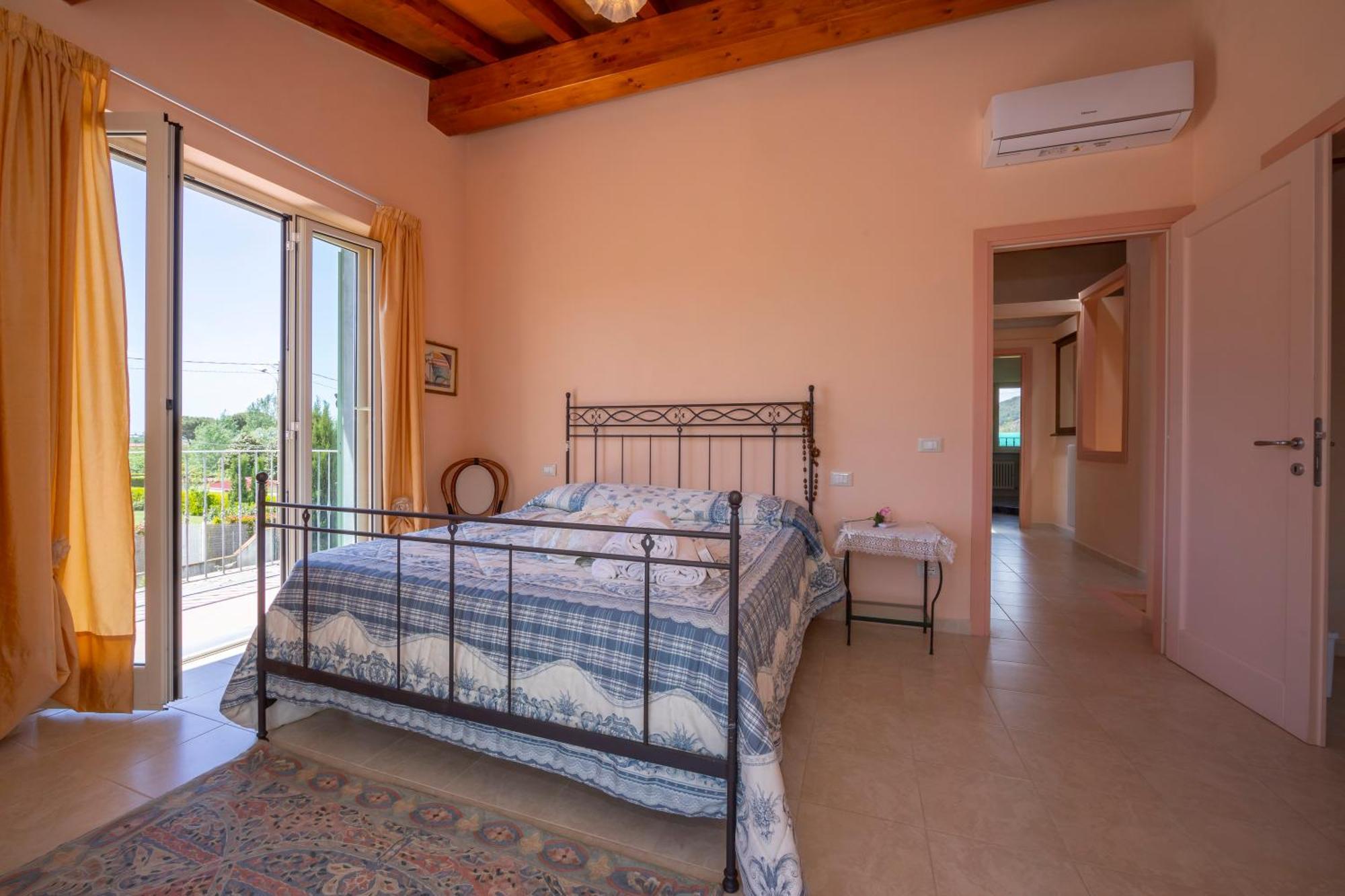 Villa Clara Few Km From The Sea - Happy Rentals ปิเอตราซานตา ภายนอก รูปภาพ