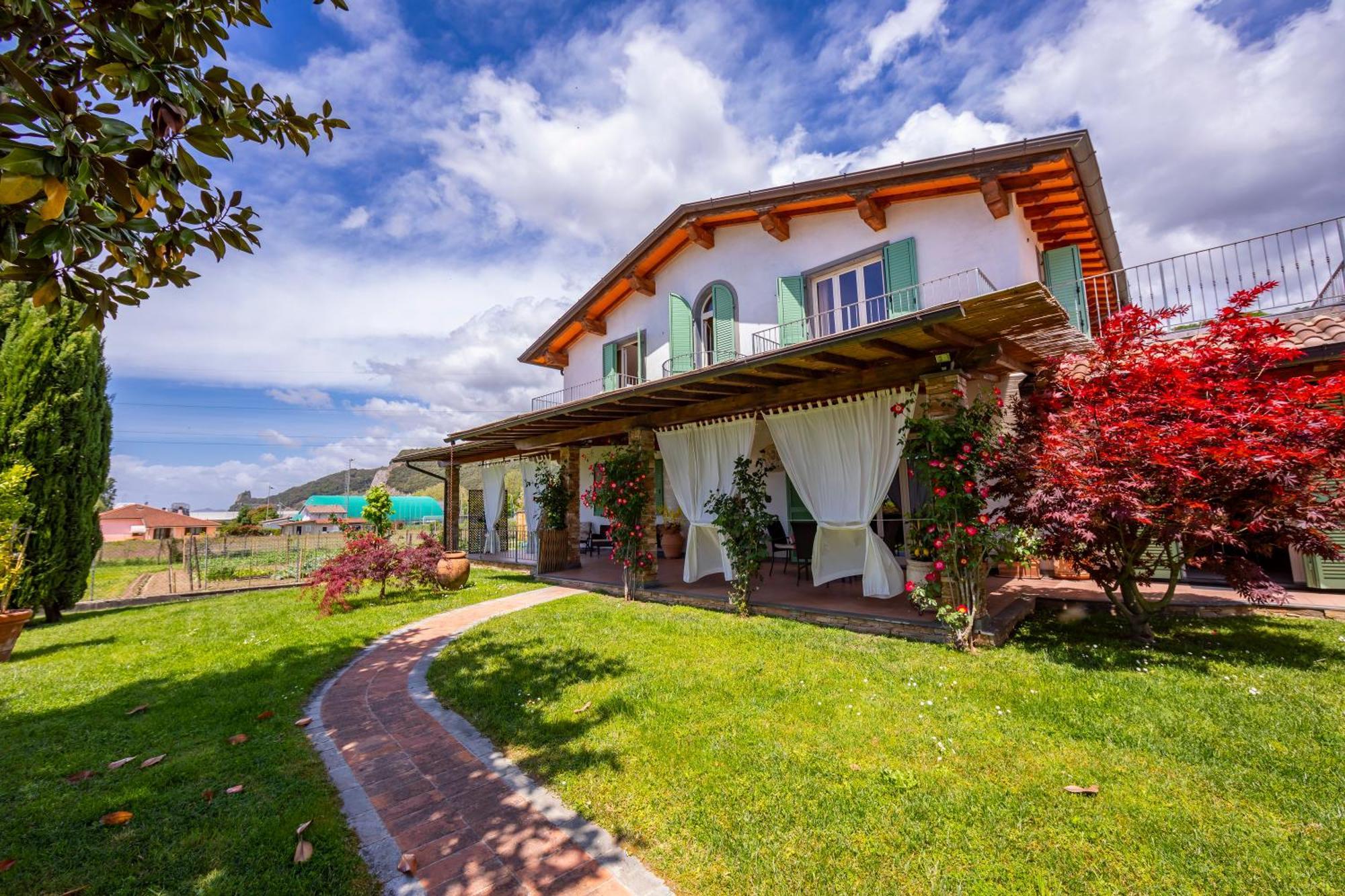 Villa Clara Few Km From The Sea - Happy Rentals ปิเอตราซานตา ภายนอก รูปภาพ
